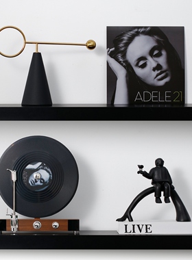 现代轻奢抽象人物等风来摆件