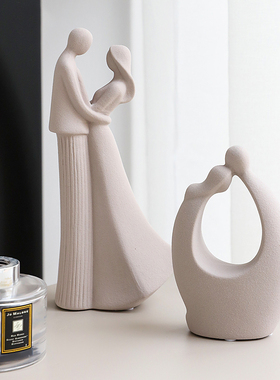 人形艺术高级家居摆设客厅电视柜茶几设计感抽象软装饰品