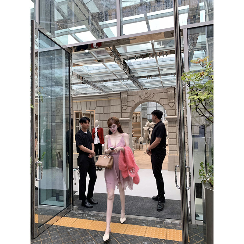 With 99jiu【粉黛丽丝】古早吊带连衣裙女气质v领镶钻粉色吊带裙,淘宝优惠券,粉丝福利购,淘宝优惠卷