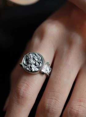 扎基拉姆唐草纹绿色玛瑙戒指