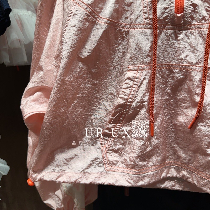 UR UX女装2025春新款都市百搭休闲运动连帽抽绳宽松罩衫衬衫外套 - 图1