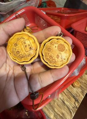 黄金檀木按解压木雕挂件文玩月饼
