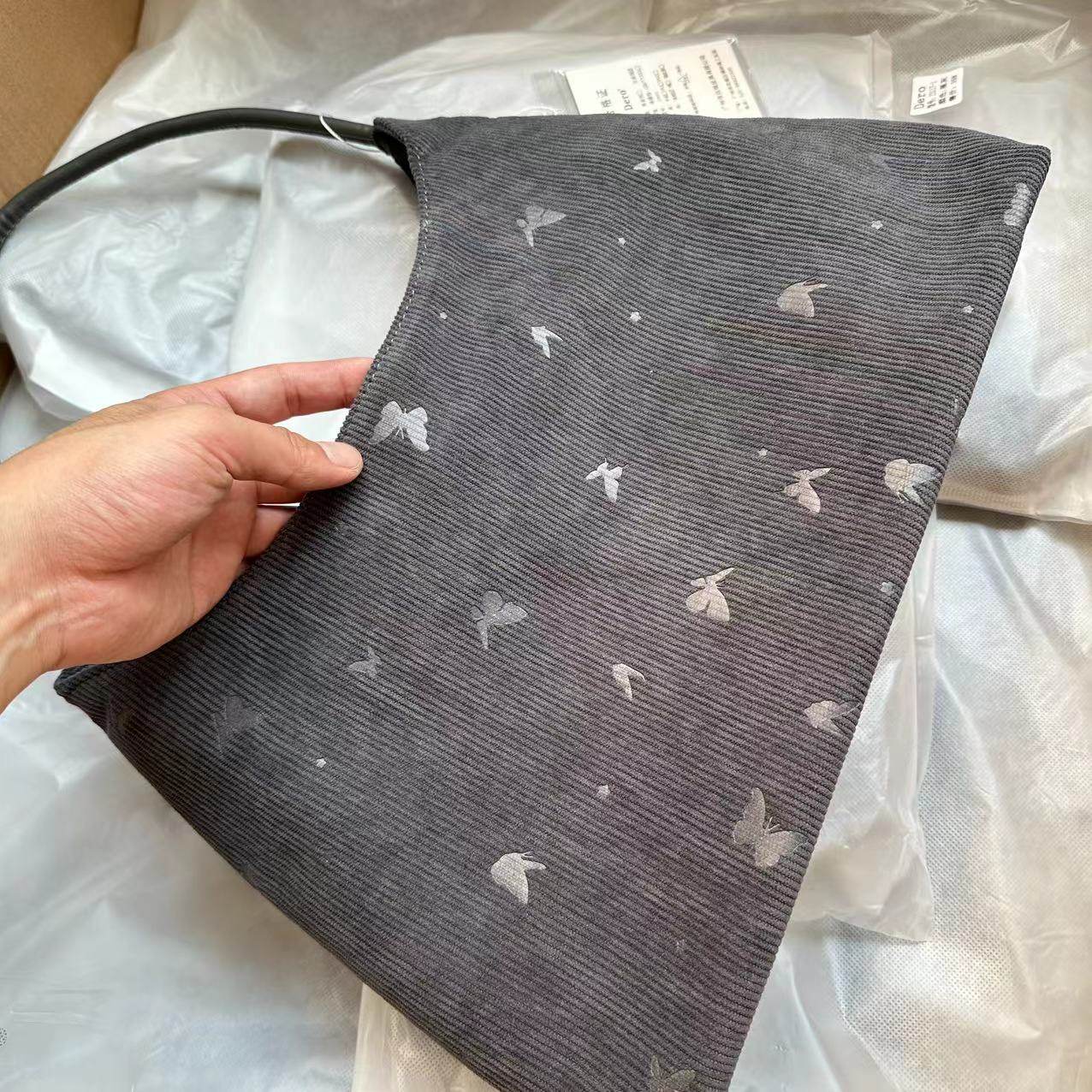 松弛感拉满！！吊牌价300+！复古灯芯绒蝴蝶压花竖条纹腋下托特包,淘宝优惠券,粉丝福利购,淘宝优惠卷