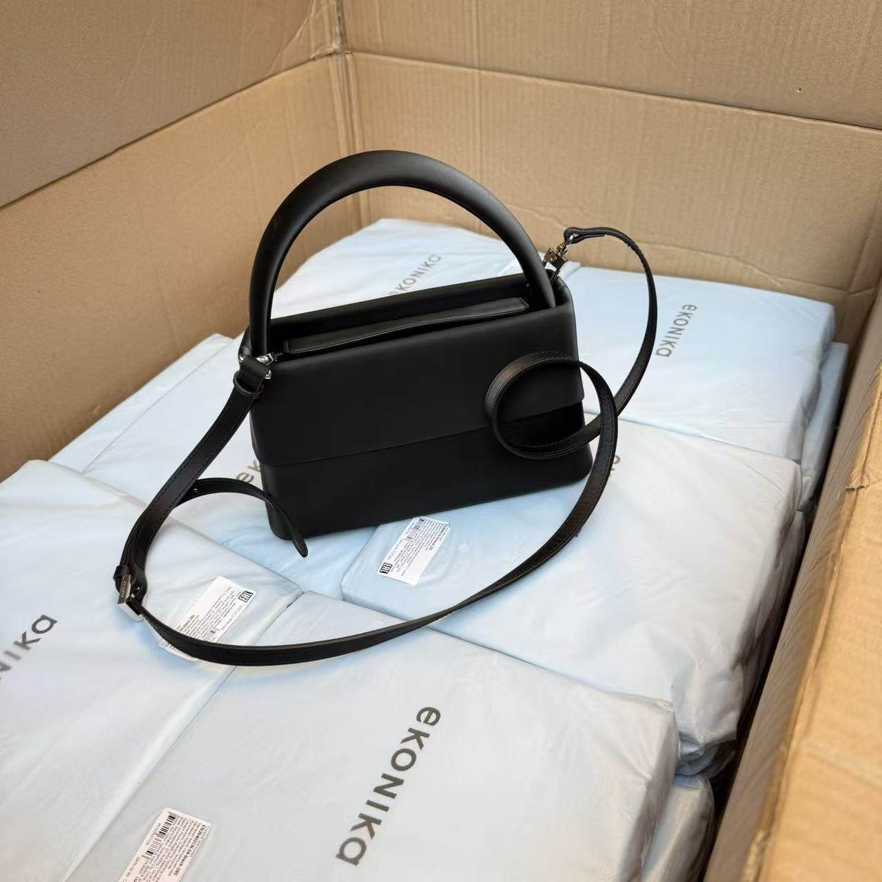 限量二三十个！出口俄罗斯！正价2000+！小众高端头层牛皮斜挎包,淘宝优惠券,粉丝福利购,淘宝优惠卷