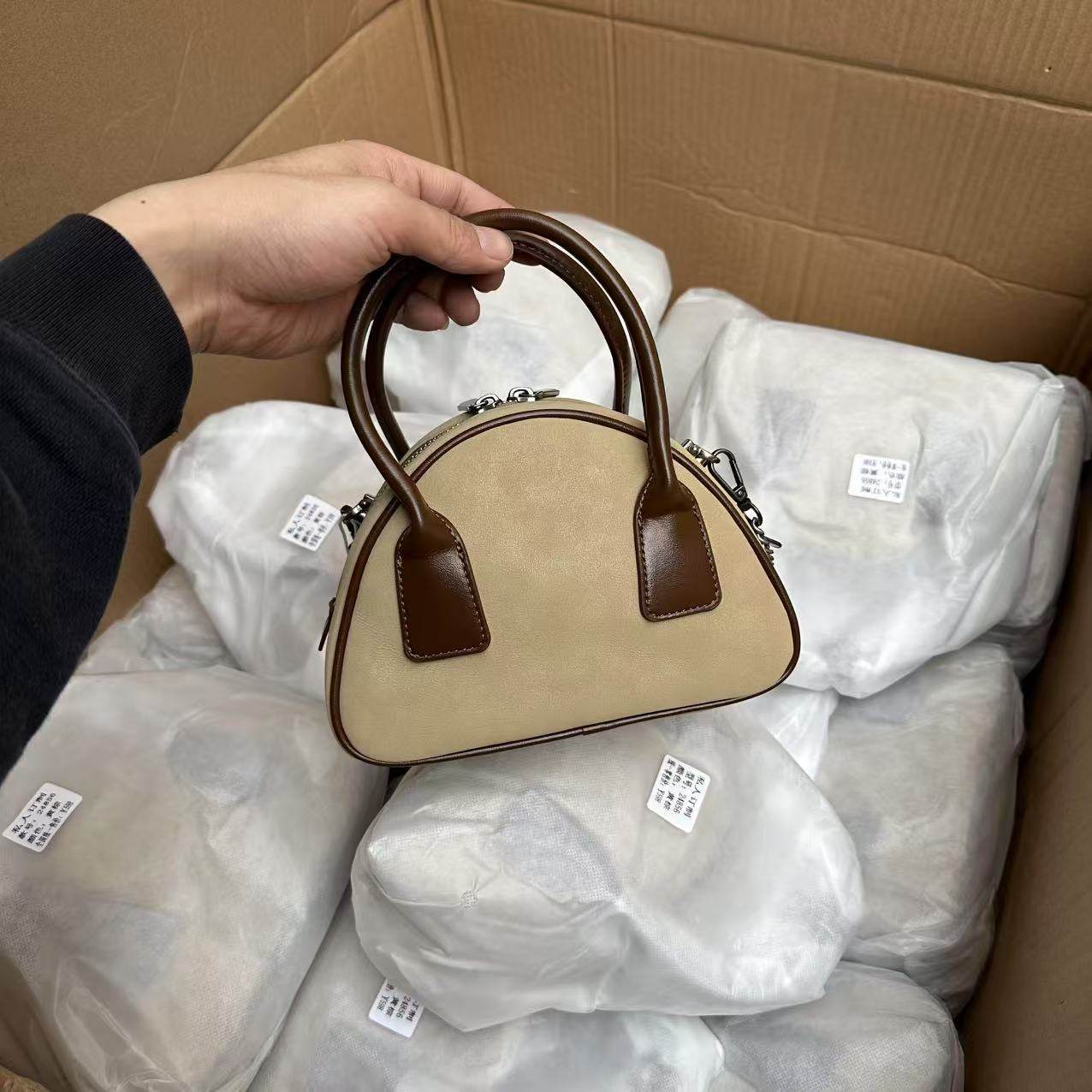 大厂代工出货！轻复古配色超绝！磨砂质地撞色贝壳包手提保龄球包,淘宝优惠券,粉丝福利购,淘宝优惠卷