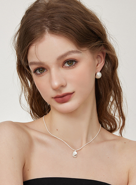 aviho 经典百搭拉丝磨砂哑光金属方牌项链波光粼粼ins高级感简约