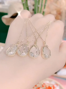 轻奢猫眼石郁金香吊坠女网红百搭项链钛钢不掉色锁骨链高端设计潮