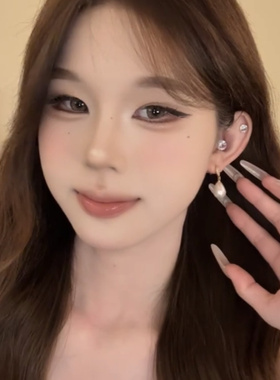 法式甜美水滴珍珠白色耳钉耳环女简约小巧设计感镶钻耳饰超