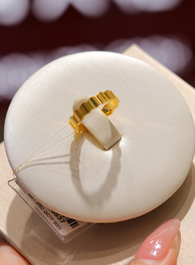 周大福简约女戒黄金足金蜂巢戒指