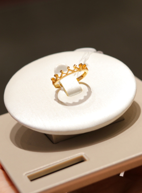 周大福镂空公主皇冠黄金戒指