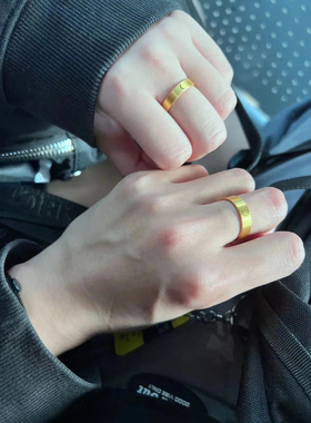 周大福日月同辉足金情侣对戒