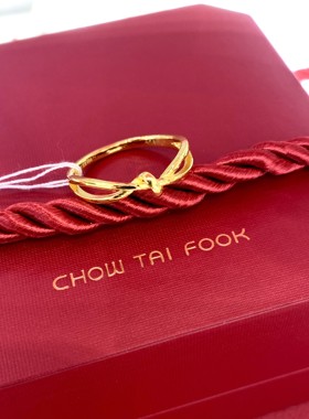 周大福爱无尽扭结黄金戒指