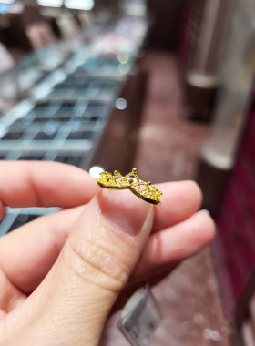 周大福镂空公主皇冠黄金戒指