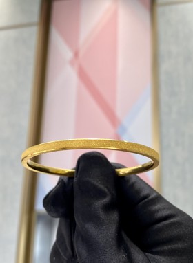 周大福拉丝磨砂面筷子黄金手镯