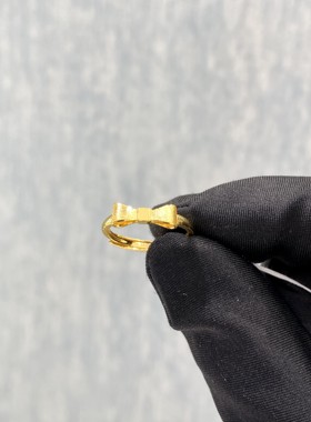 周大福蝴蝶结黄金活口戒指