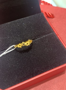 周大福五角星黄金戒指