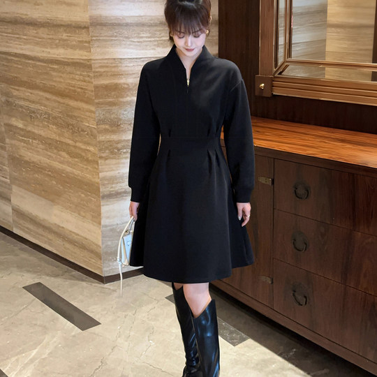 2025年新款秋冬季时尚V领拉链显瘦长袖赫本风通勤舒适气质连衣裙