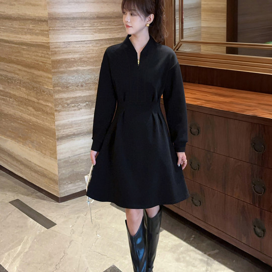 2025年新款秋冬季时尚V领拉链显瘦长袖赫本风通勤舒适气质连衣裙
