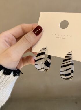 黑白条纹c型亚克力银针耳圈