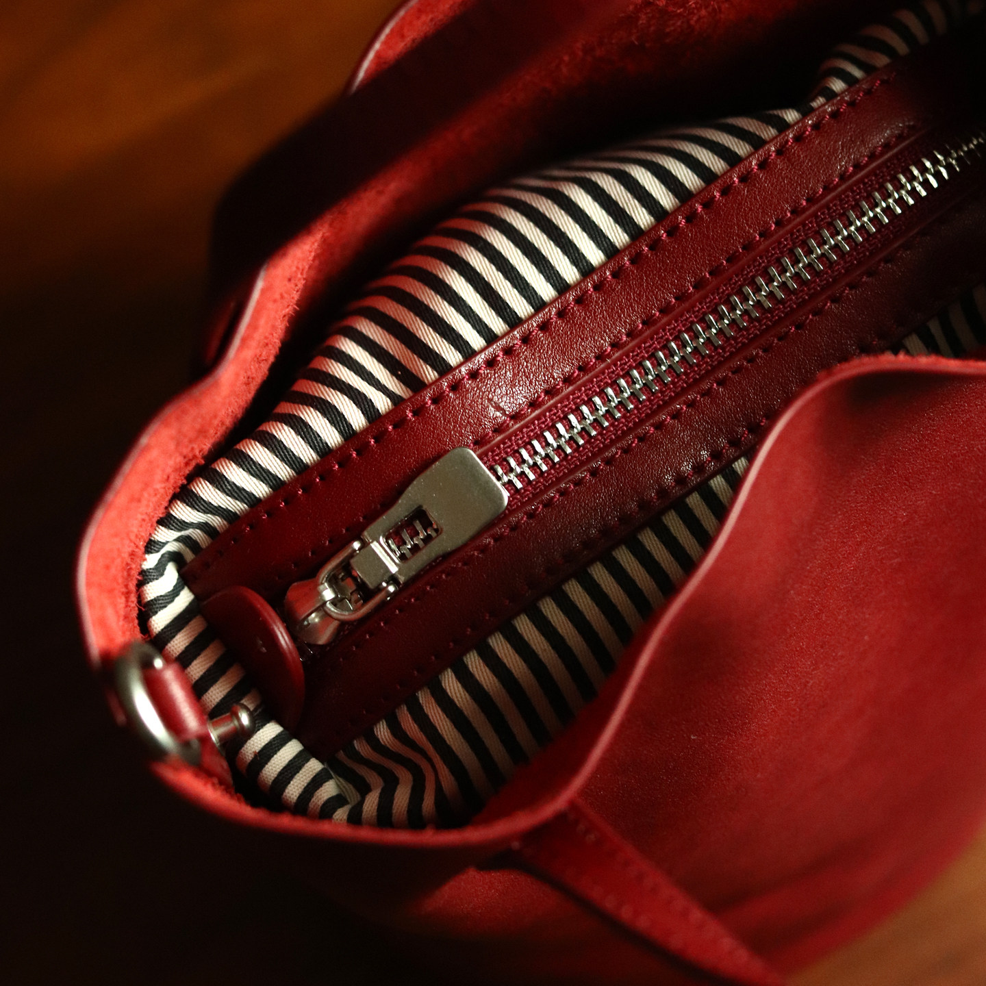 peshawar | 复古红色真皮水桶包女式头层牛皮高级感小个子手拎包,淘宝优惠券,粉丝福利购,淘宝优惠卷