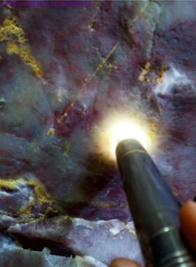 原石博古架送礼镇宅风水鸡血玉