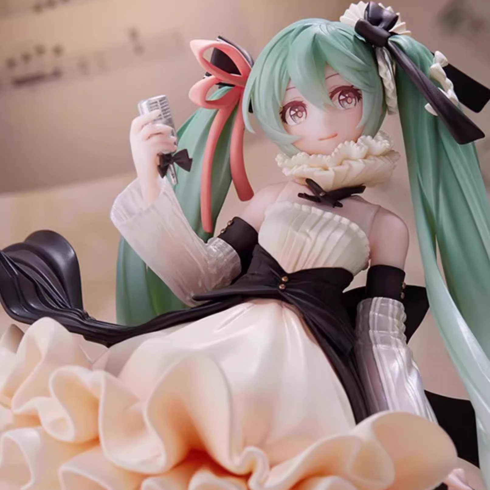 Hatsune Miku Figure Desktop Ornament