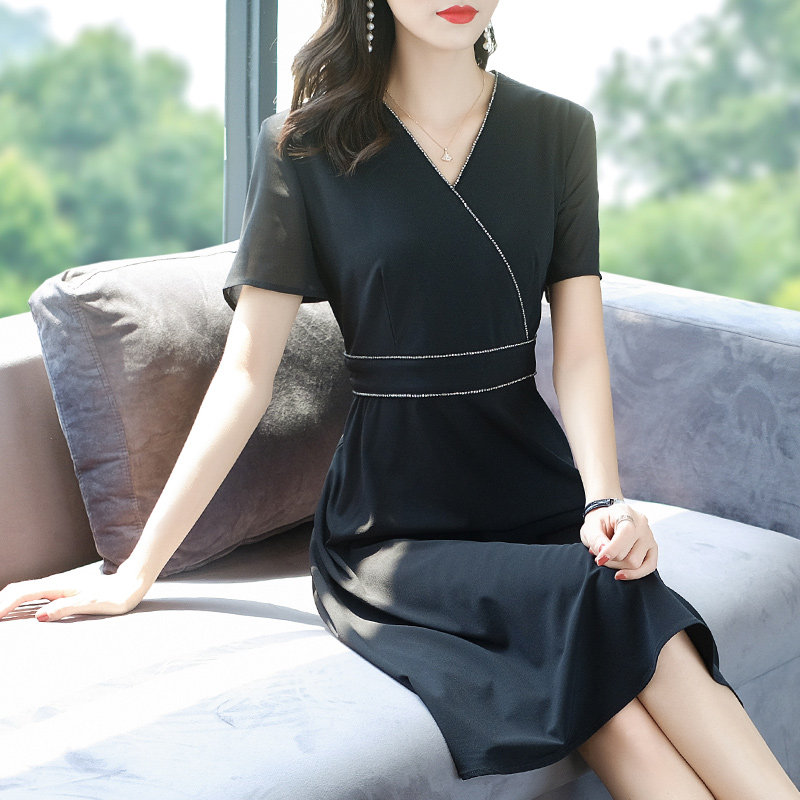 爱朴2020连衣裙 爱朴女装大码女装