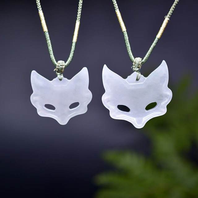 Natural Tianshan green nine-tailed fox jade pendant necklace