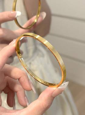 新款简约爱心条纹金色手镯小众