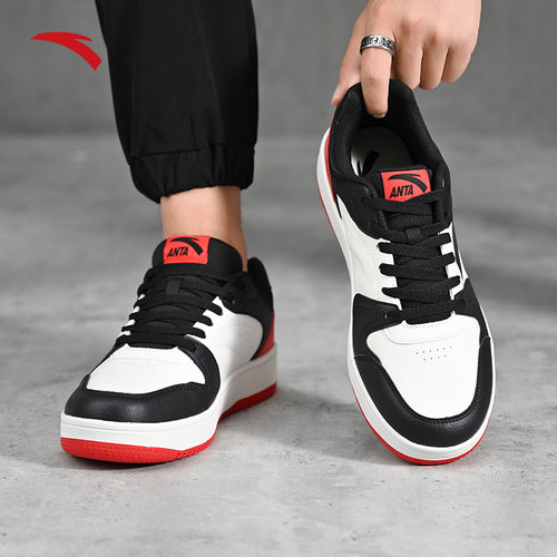 安踏板鞋男鞋冬季新款旗舰正品皮面低帮男士休闲鞋红色运动鞋子男 - 图1