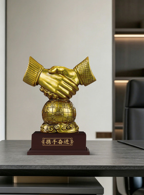 聚善缘合作共赢握手摆件工艺品