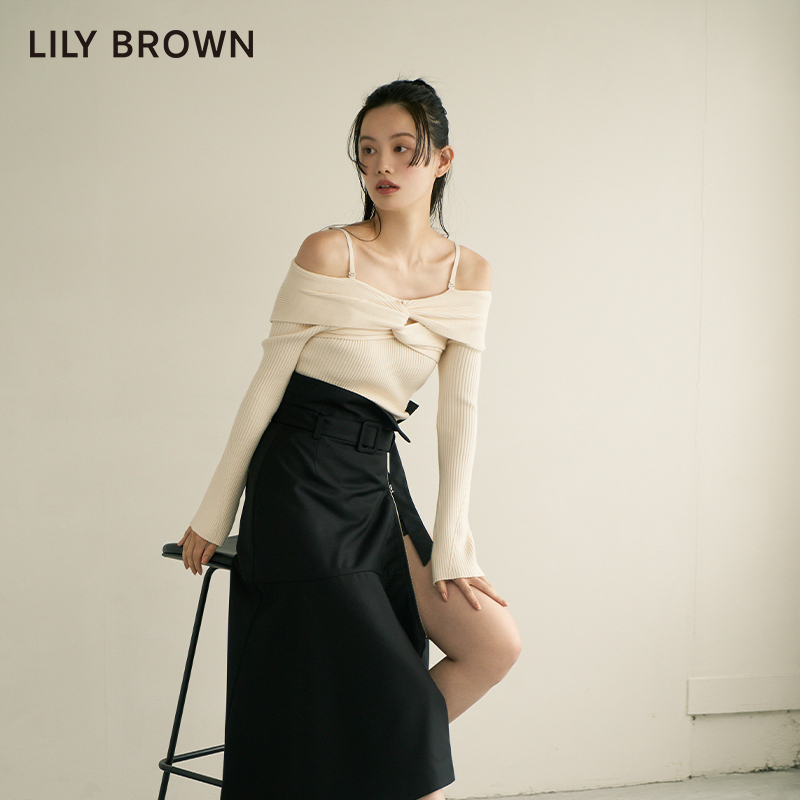 LILY BROWN秋冬款纯色交叉一字领修身针织上衣LWNT235001-图1