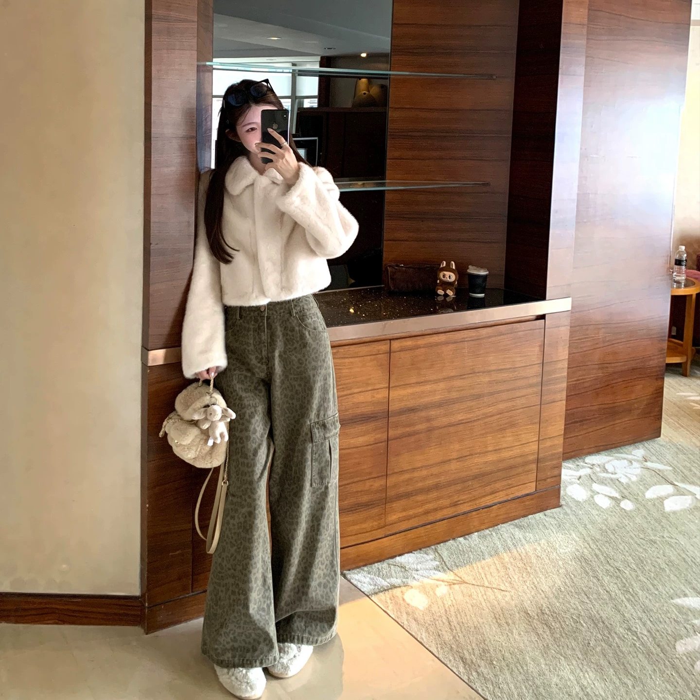 2025新款水貂皮毛一体翻领保暖毛毛外套韩版冬季加厚环保短皮草女 - 图1