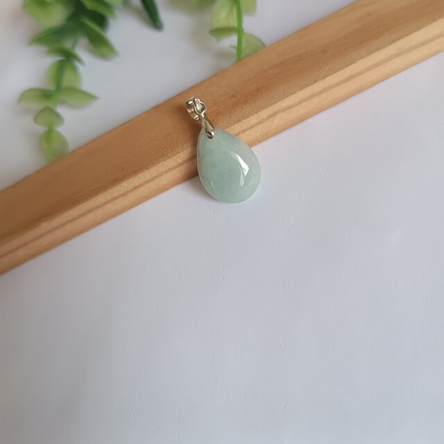 Natural jadeite drop jade pendant supports identification