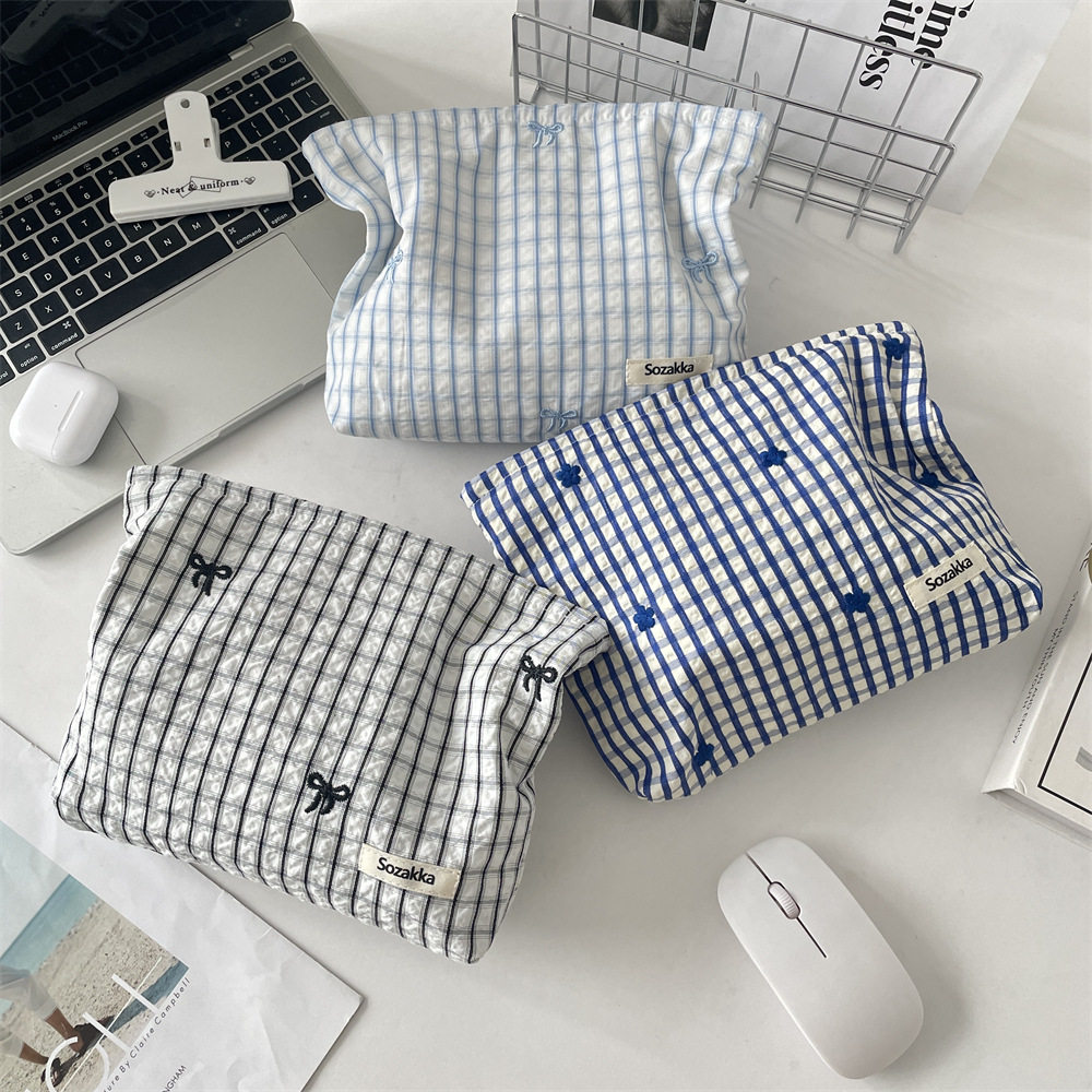 格纹蓝色系刺绣小花化妆包女口红收纳包气垫补妆袋收纳袋,淘宝优惠券,粉丝福利购,淘宝优惠卷