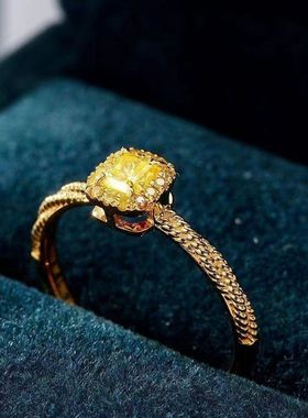 小红书爆款小方糖黄冰糖戒指女2024新款轻奢黄金色点钻爆闪指环女