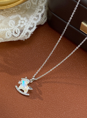 秋冬新款气质时尚简约镶钻独角兽吊坠项链个性轻奢百搭锁骨链批发