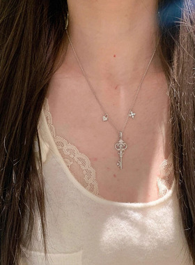 小红书爆款复古银色鸢尾钥匙项链轻奢百搭高级感小众项链一件代发