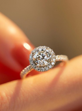 东来同款一克拉仿真钻石鸽子蛋戒指2026新款轻奢精致小众设计指环