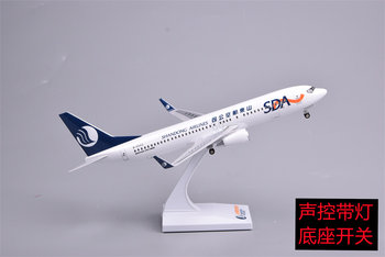 ​ແບບ​ຈຳ​ລອງ​ຂອງ​ເຮືອບິນ China Southern Airlines ​ທີ່​ມີ​ເຄື່ອງ​ມື​ລົງ​ຈອດ​ພ້ອມ​ດ້ວຍ​ໄຟ​ແລະ​ສຽງ​ຄວບ​ຄຸມ​ເຄື່ອງ​ບິນ​ການ​ຄ້າ C919 ປະກອບ​ດ້ວຍ​ໂລຫະ​ປະສົມ​ການບິນ​ພົນລະ​ເຮືອນ 47 cm ຂອງ China Eastern Airlines