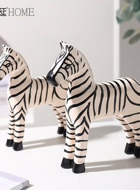 北欧简约文艺黑白马摆件创意客厅酒柜电视柜玄关房间装饰品小摆设