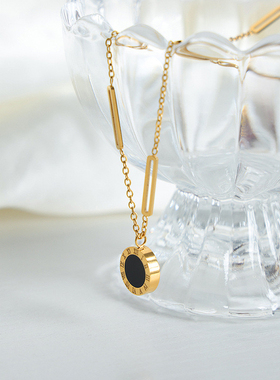 跨境新款高级感轻奢小众设计个性简约钛钢镀金黑白母贝项链饰品女