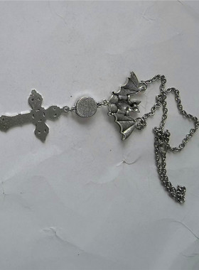 亚文化暗黑系乌鸦头骨项链 酒红半圆珠鸟骨骷髅头项链哥特风穿搭