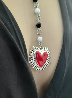 暗黑朋克风小众个性走秀黑白珠撞色蝴蝶结红色爱心吊坠项链女