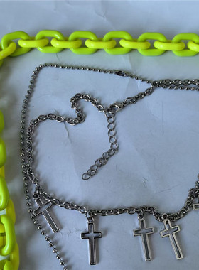朋克风多巴胺果绿鹅黄配色亚克力链银色十字架吊坠拳套项链套装女