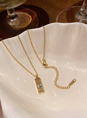 轻奢小众简约方形吊牌项链女韩系爆款精致锆石爱心钛钢锁骨链颈链