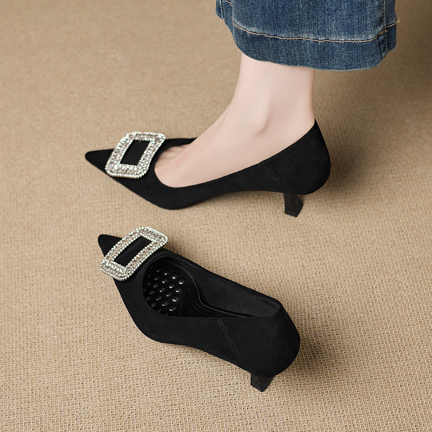 复古黑色高跟鞋子女巨好看细跟尖头浅口方扣水钻气质单鞋女不累脚