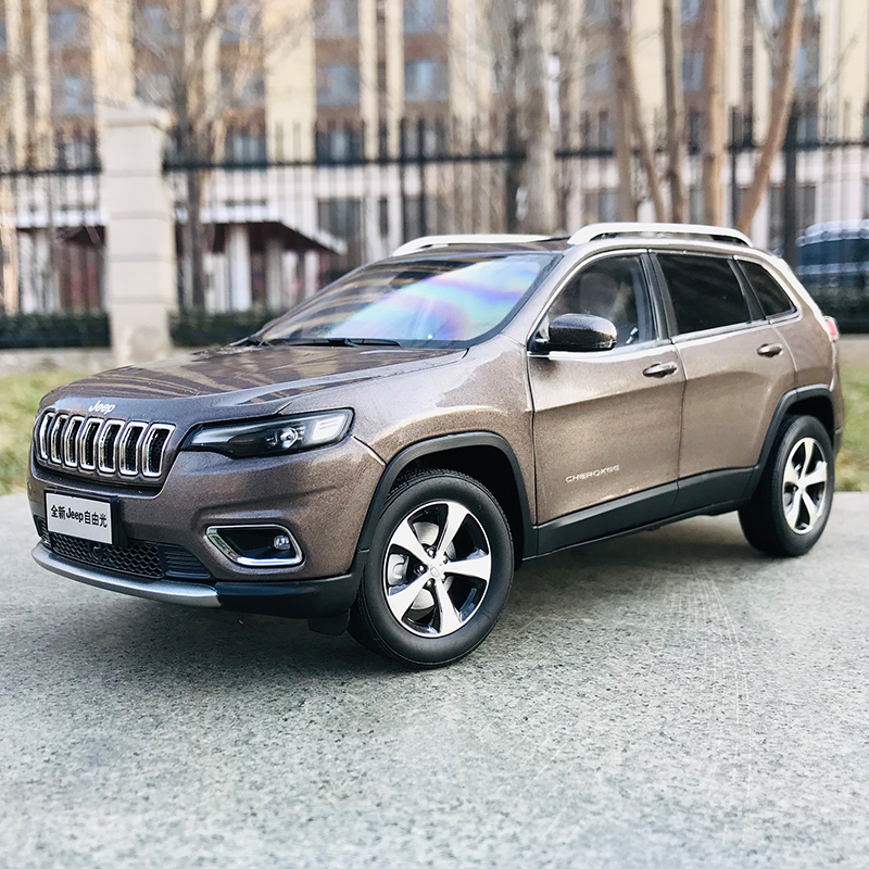 原厂 1：18自由光吉普广汽菲克 Jeep Cherokee合金汽车模型-图1