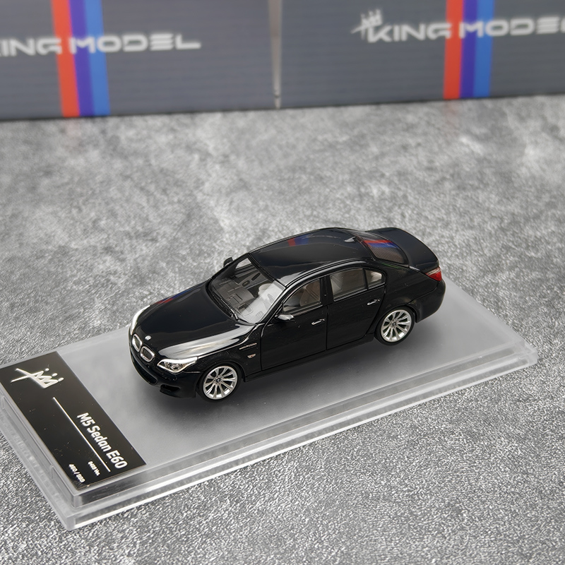 KING MODEL 1:64 宝马M5 E60 三厢版 瓦罐 旅行 合金车模汽车模型 - 图1
