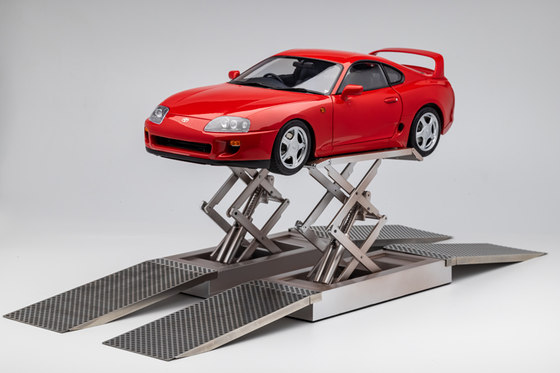 LCD 1:18 Toyota Toyota Supra A80 Bull Demon King 합금 자동차 모델(스탠드 포함)